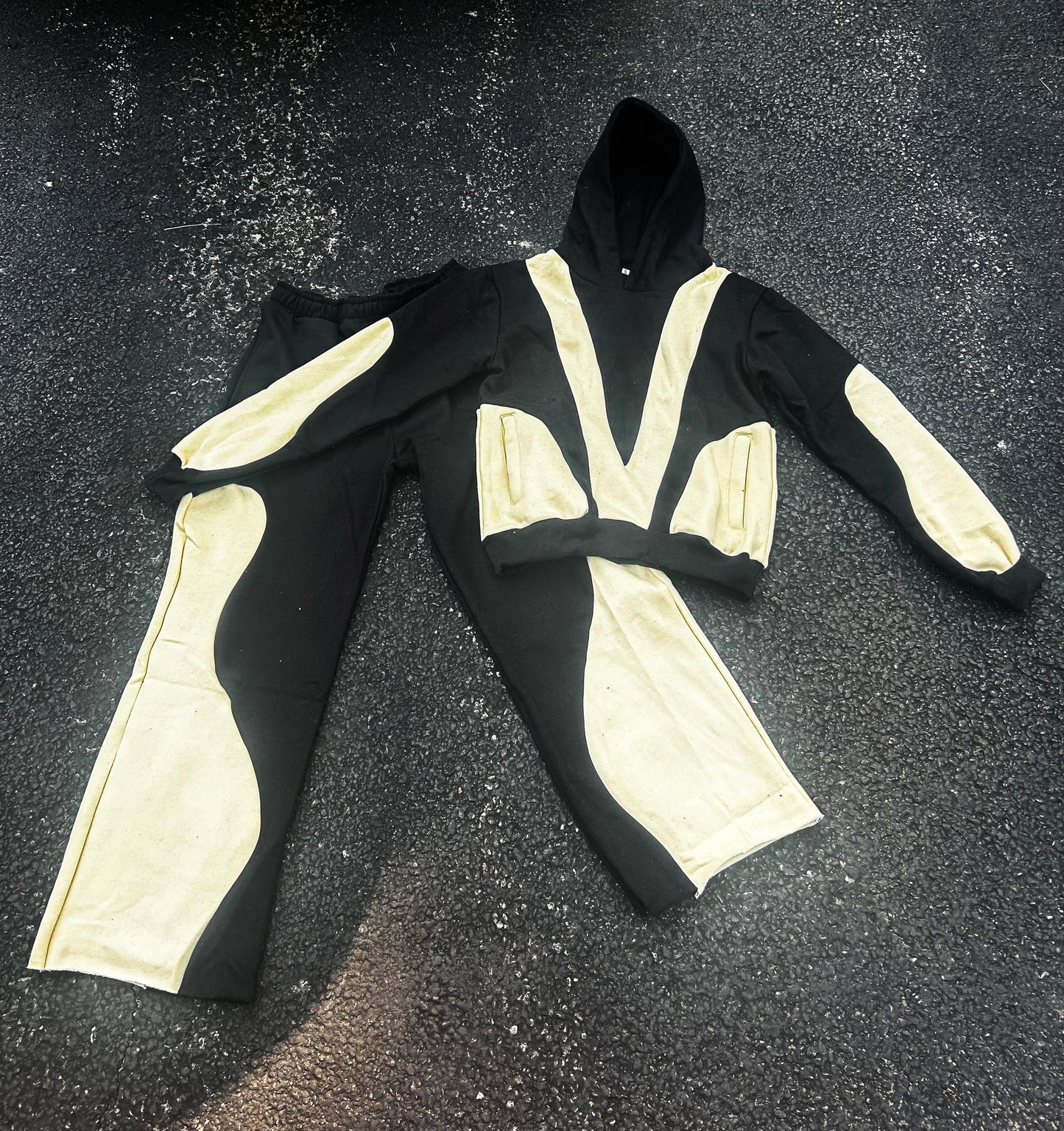 V Set (Black & Beige)